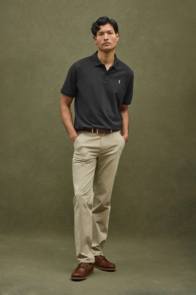 Polo negro de manga corta con logo bordado Rigby Go