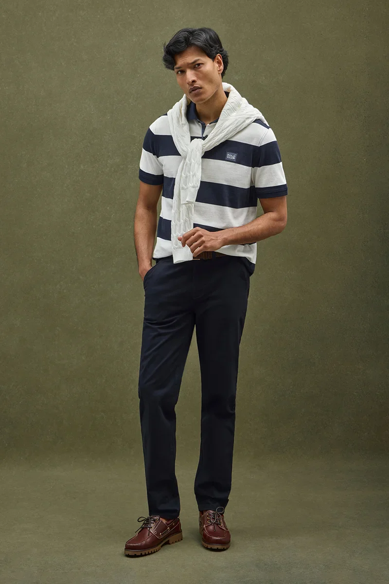 Polo de rayas azul marino y color crudo con parche denim Polo Club - Image 2
