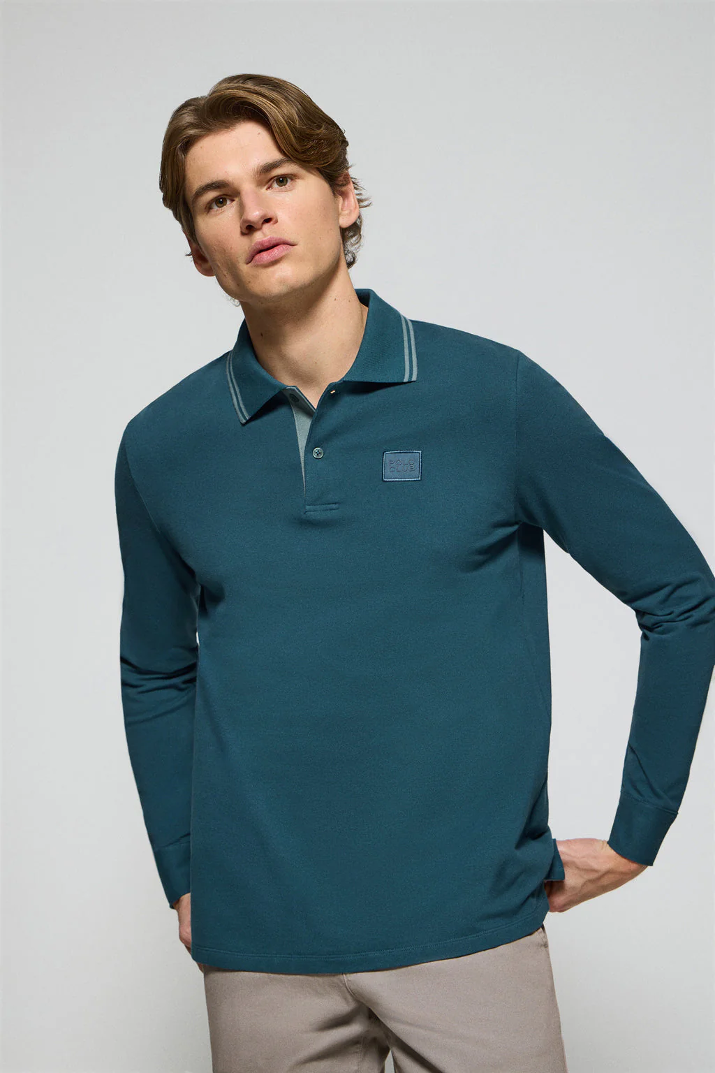 Polo de dos botones azul con logo Polo Club - Image 2