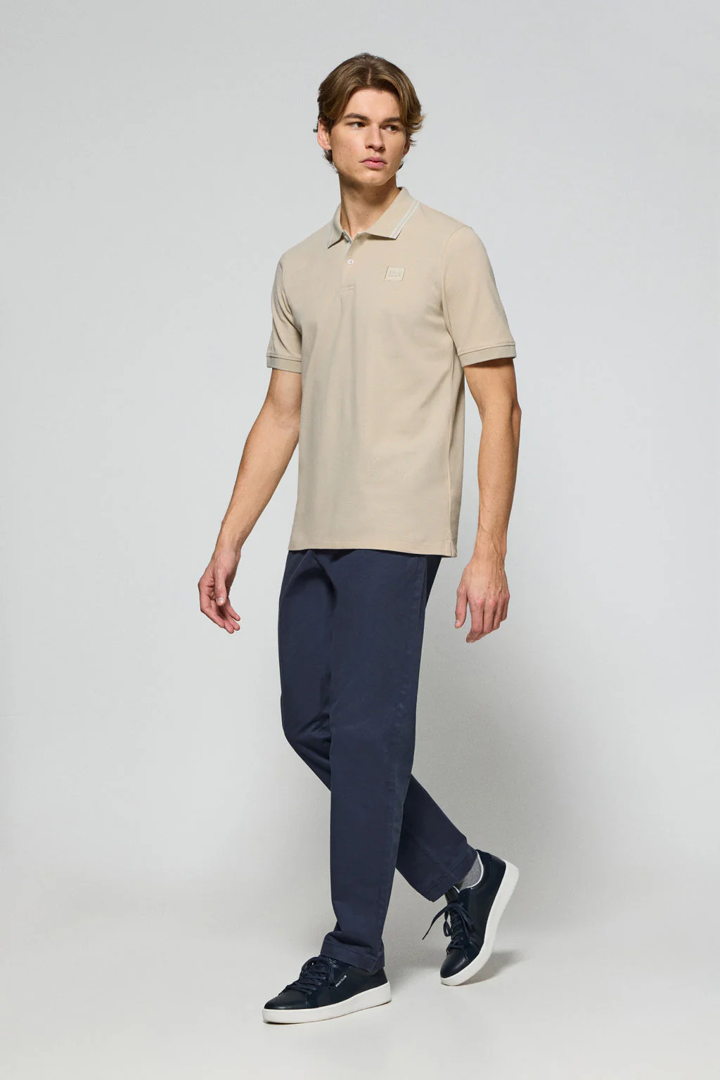 Polo de dos botones en beige con logo Polo Club - Image 4