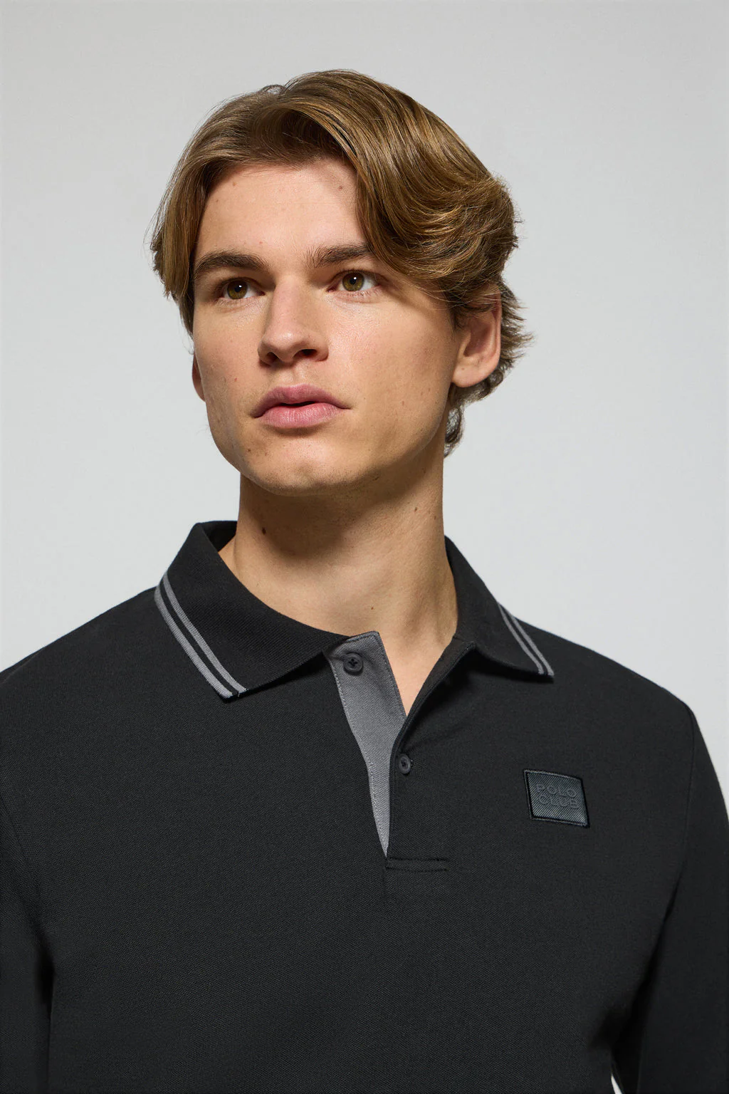 Polo de dos botones negro con logo Polo Club - Image 3