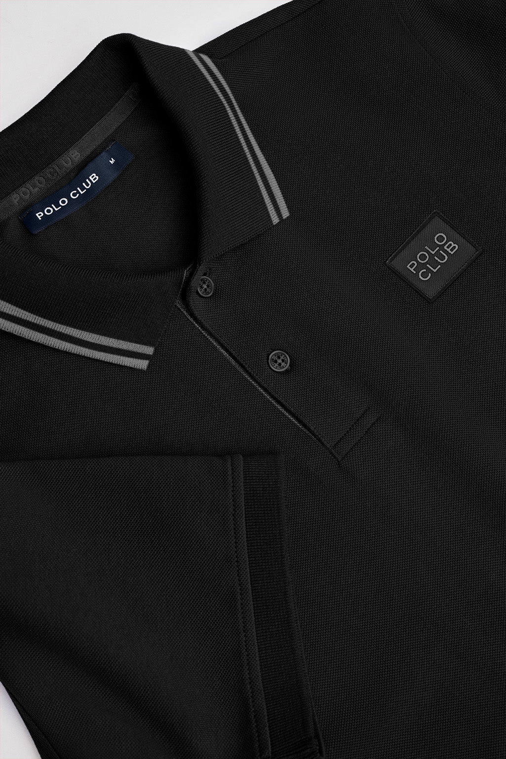 Polo negro de manga corta y dos botones con detalle en el pecho - Image 6