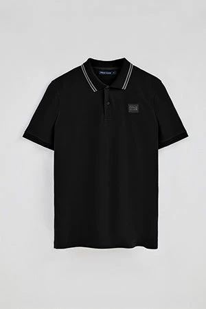 Polo negro de manga corta y dos botones con detalle en el pecho - Image 8