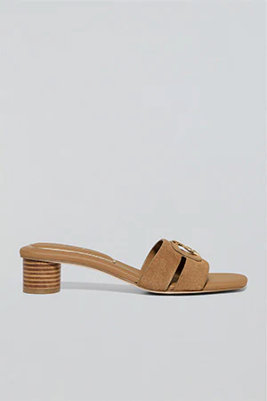 Mule de tacón Giorgia camel con detalle metálico - Image 6