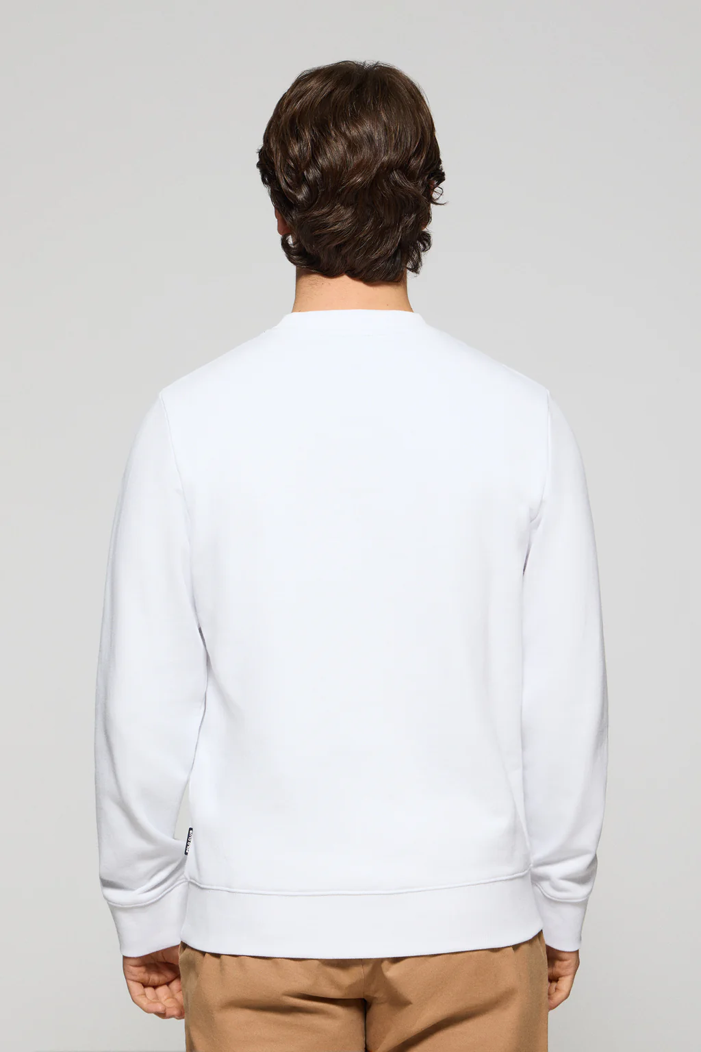 Sudadera blanca relax de cuello redondo con logo Rigby engomado - Image 2