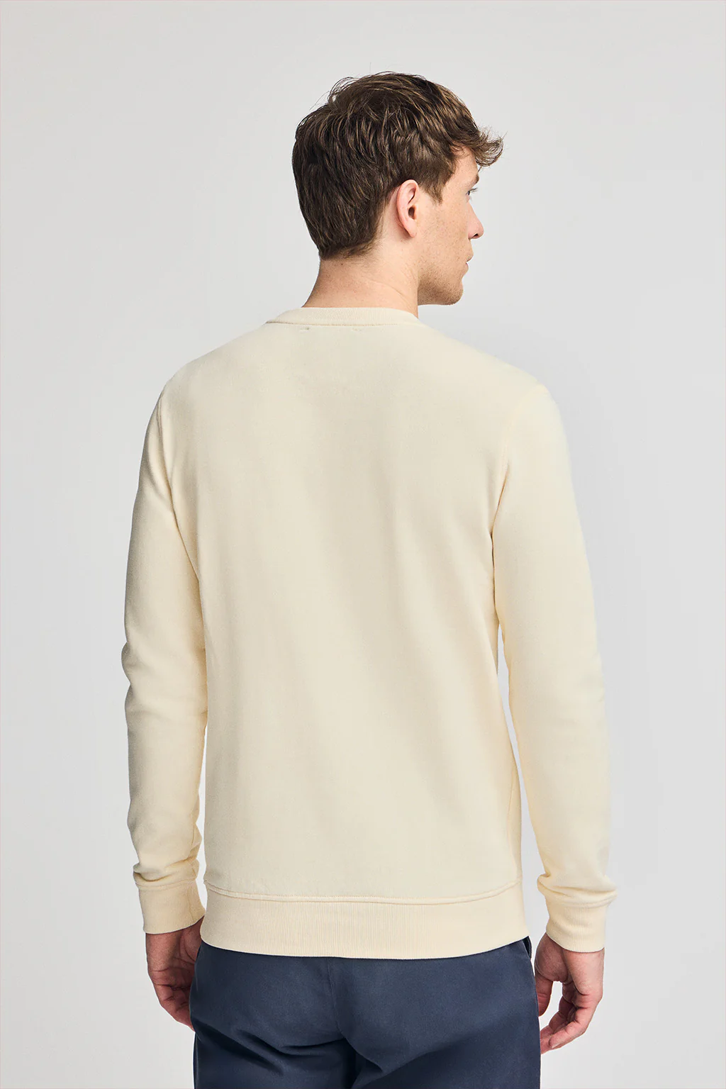 Sudadera color crudo regular de cuello redondo y print engomado - Image 5