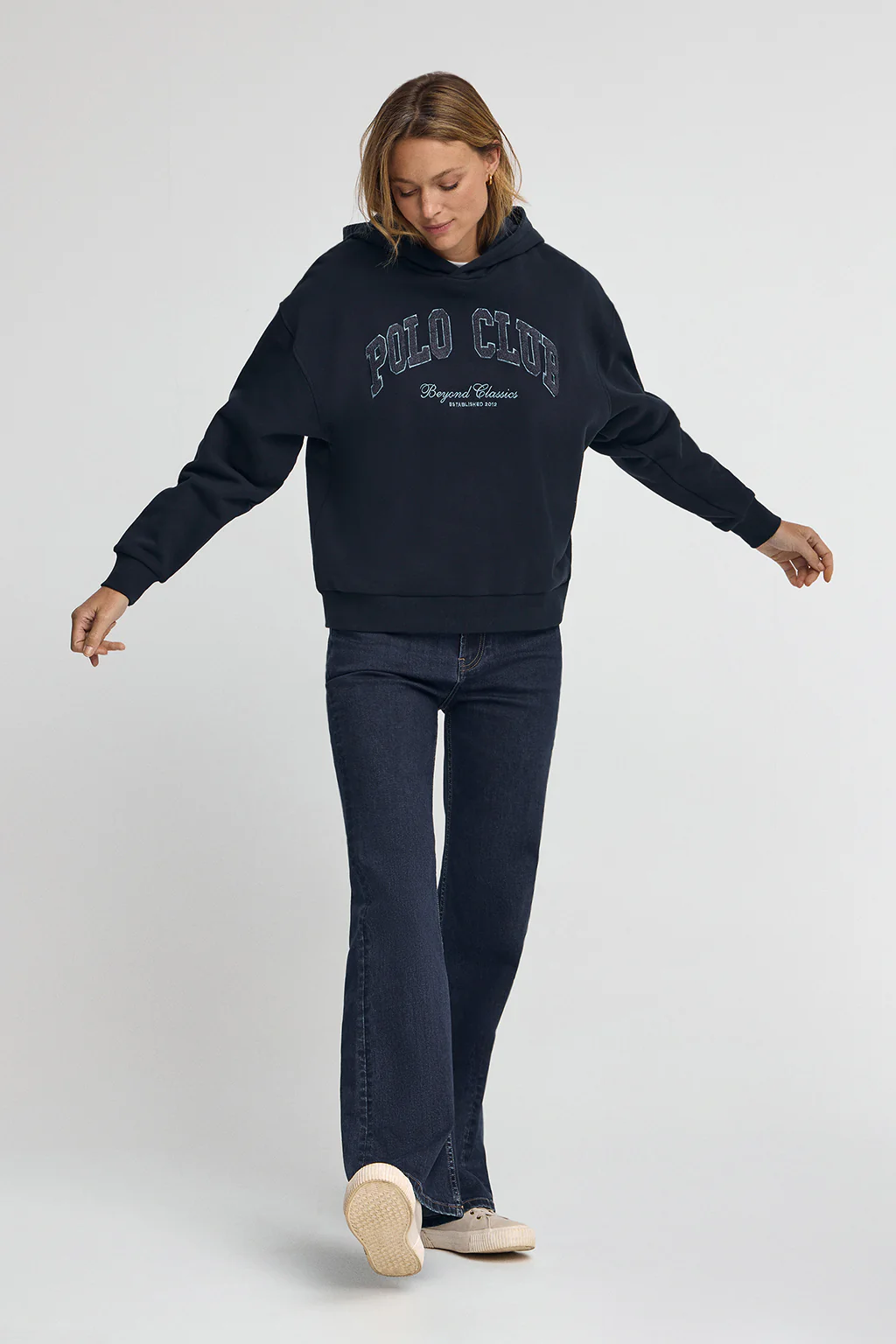 Sudadera azul marino con capucha y logo Established 2012 Polo Club - Image 4