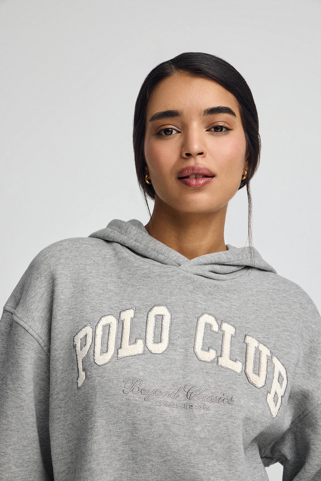 Sudadera gris vigoré con capucha y logo Established 2012 Polo Club - Image 2