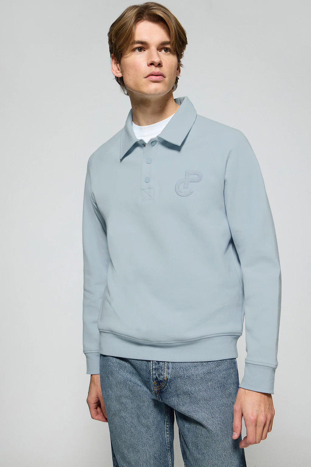 Sudadera polera Gorka azul claro con monograma Polo Club