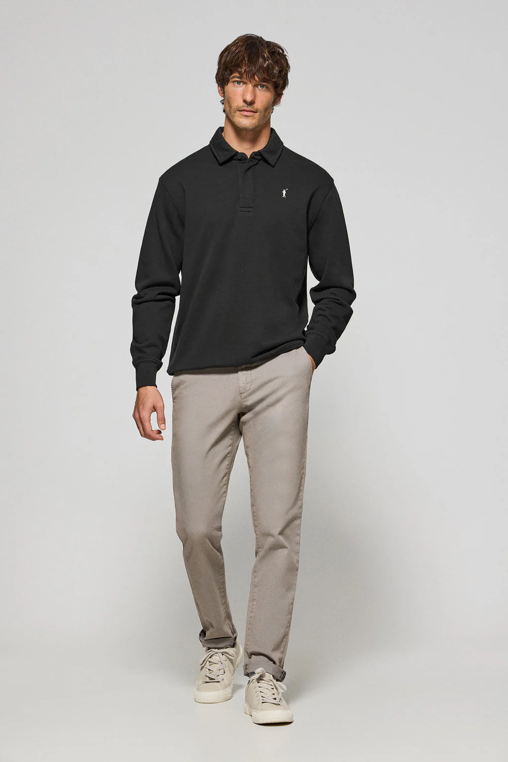 Sudadera negra Hadid de cuello polero y logo bordado Rigby Go - Image 3