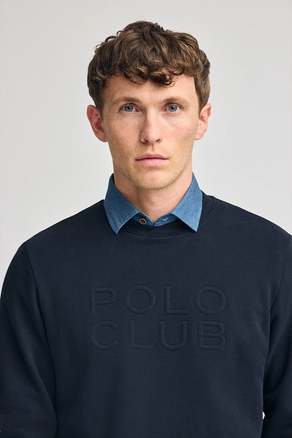 Sudadera holgada Iconic azul marino con logo en relieve - Image 2