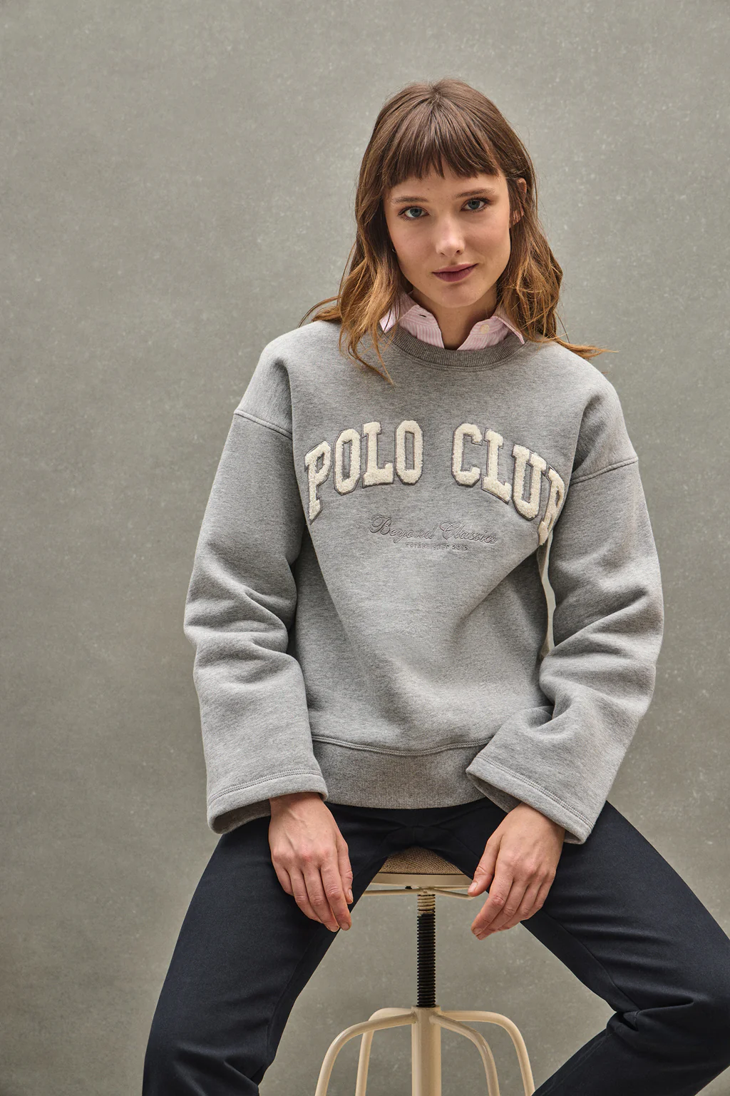 Sudadera gris vigoré de corte holgado con logo Established 2012 Polo Club - Image 3