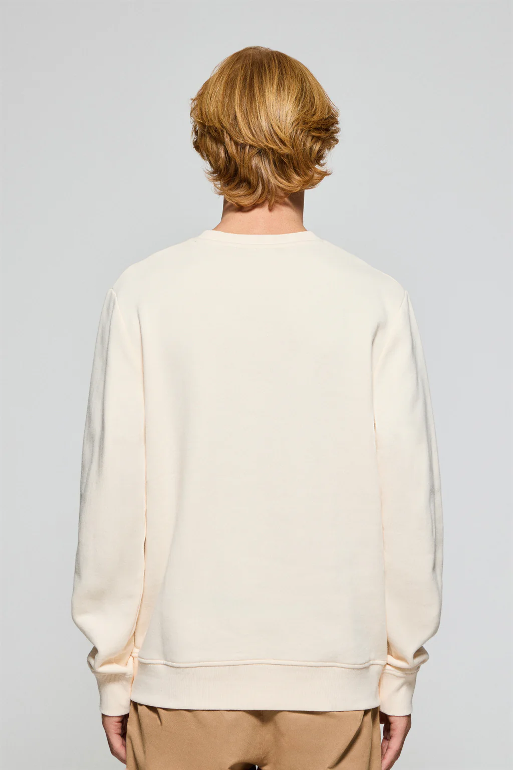 Sudadera de cuello redondo crudo con logo bordado Rigby Go - Image 4