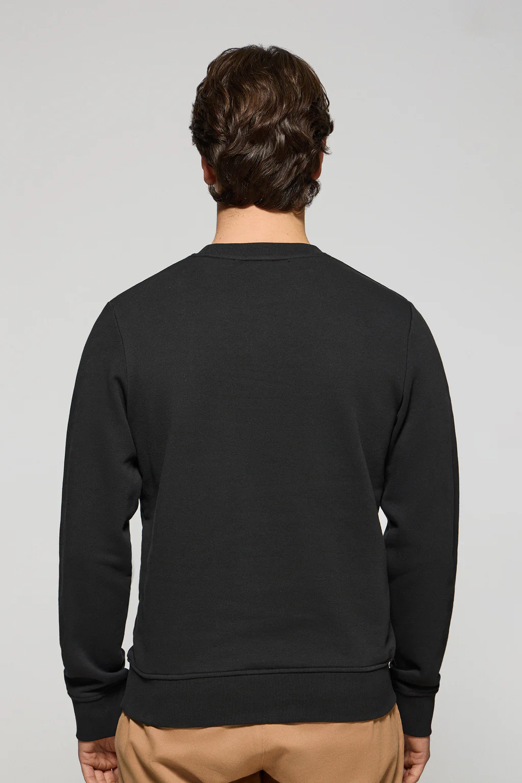 Sudadera negra relax de cuello redondo y bordado Rigby Go - Image 4