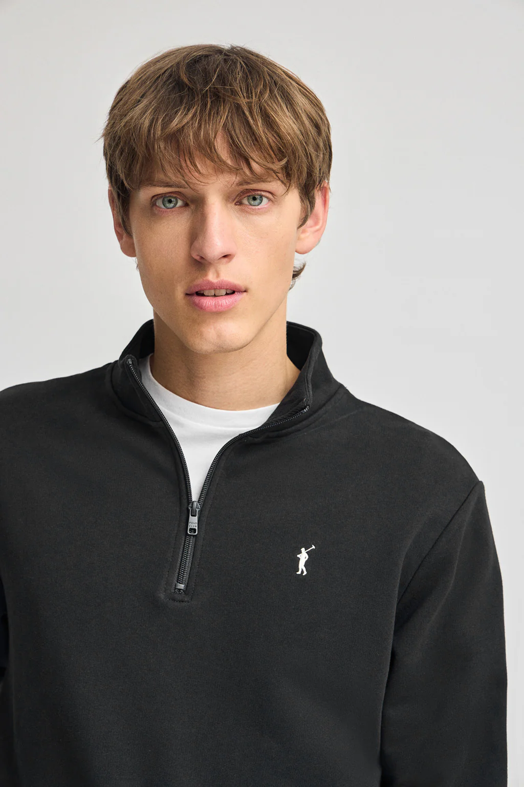 Sudadera negra de media cremallera y bordado Rigby Go - Image 3