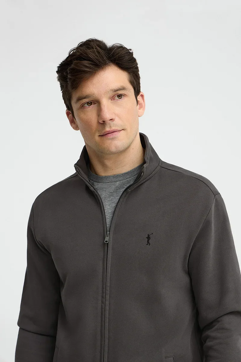 Sudadera gris oscuro de cuello alto con cremallera completa y bordado Rigby Go - Image 2