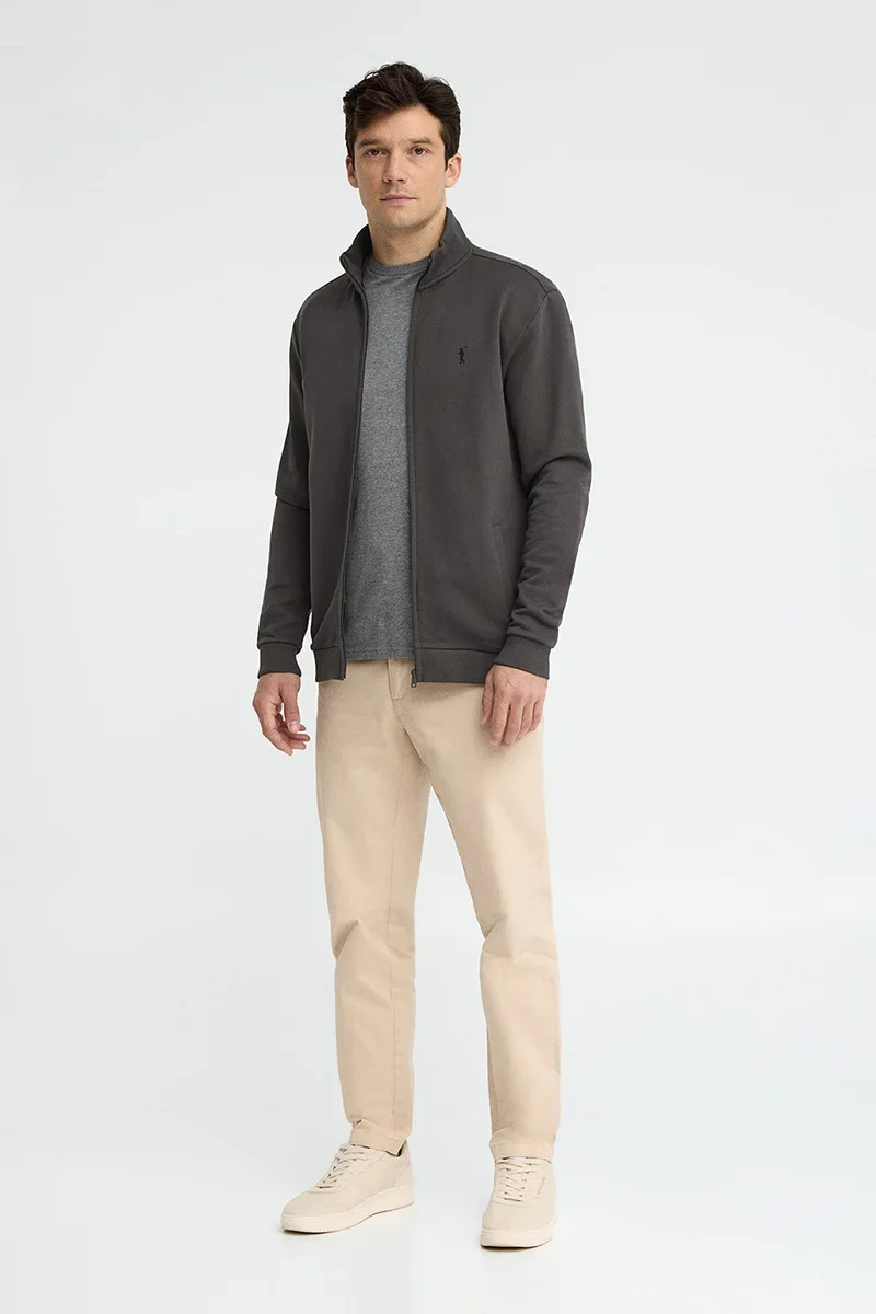 Sudadera gris oscuro de cuello alto con cremallera completa y bordado Rigby Go - Image 3
