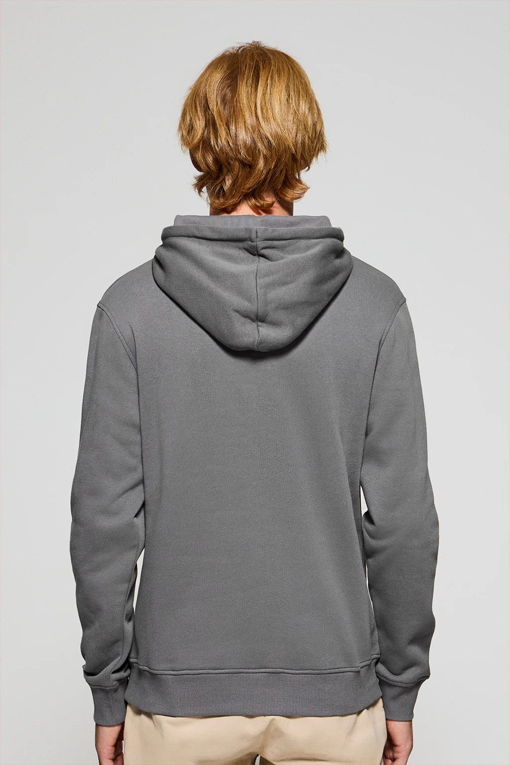 Sudadera gris asfalto de capucha y bolsillos con logo bordado Rigby Go - Image 4