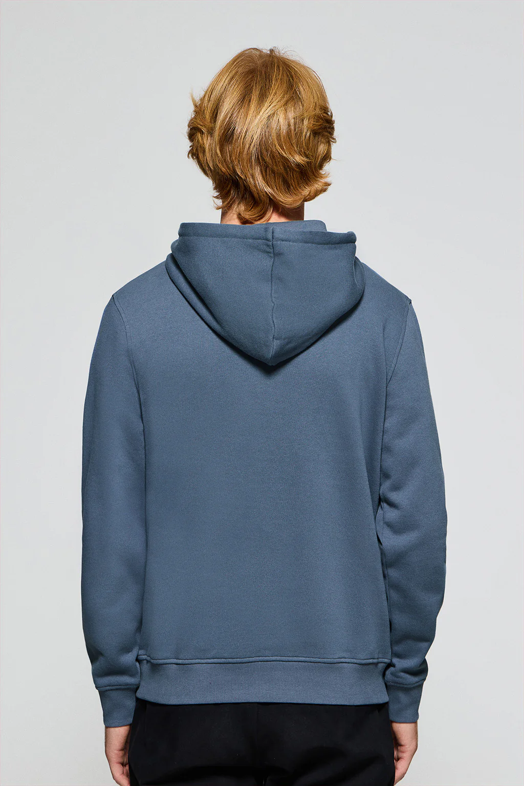 Sudadera azul denim de capucha y bolsillos con logo bordado Rigby Go - Image 4