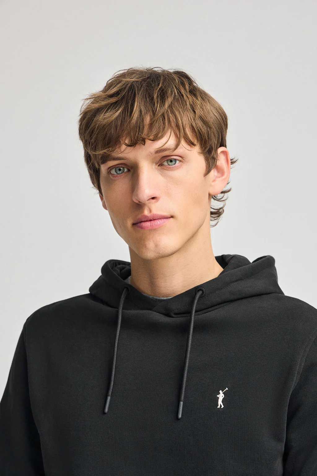 Sudadera negra con capucha y bordado Rigby Go - Image 2