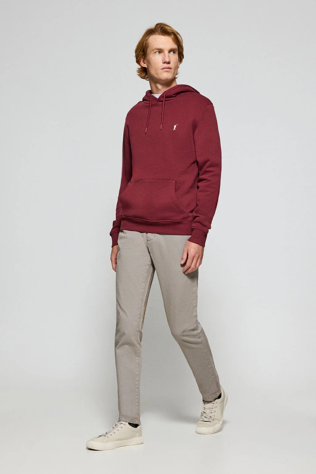 Sudadera granate de capucha y bolsillos con logo bordado Rigby Go - Image 3