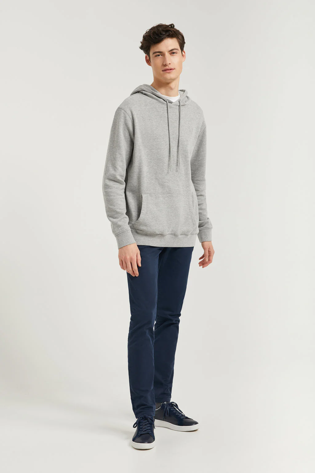 Sudadera con capucha y bolsillos gris vigoré con logo Rigby Go - Image 3