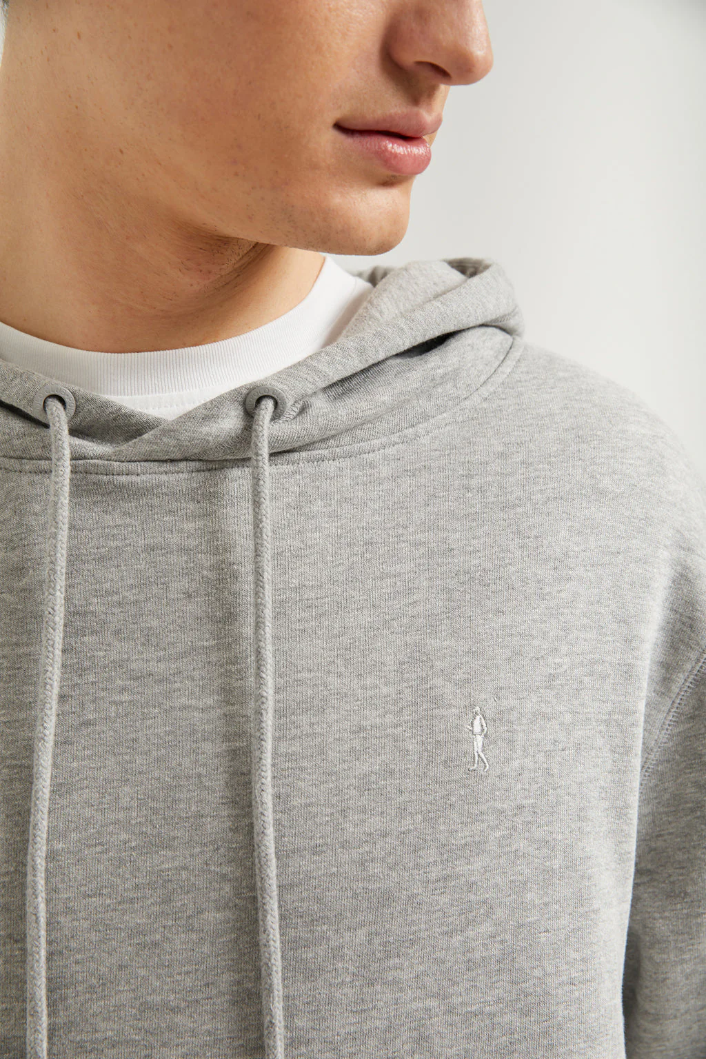 Sudadera con capucha y bolsillos gris vigoré con logo Rigby Go - Image 6