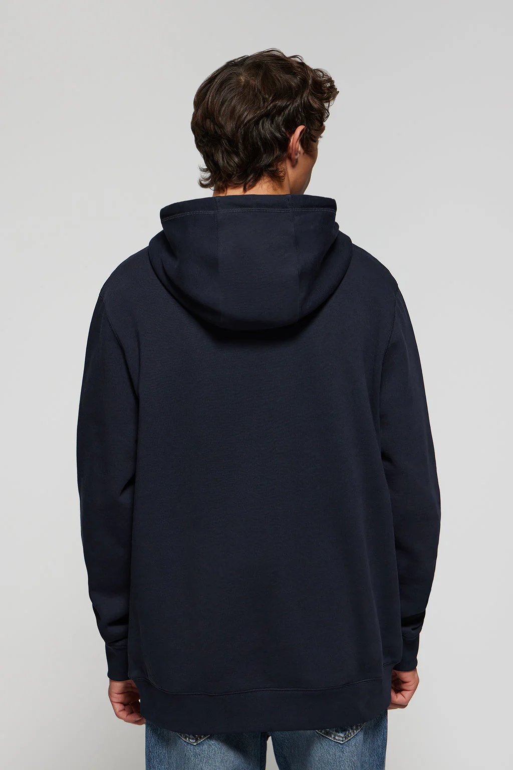Sudadera con capucha y bolsillos azul marino con logo Rigby Go - Image 4
