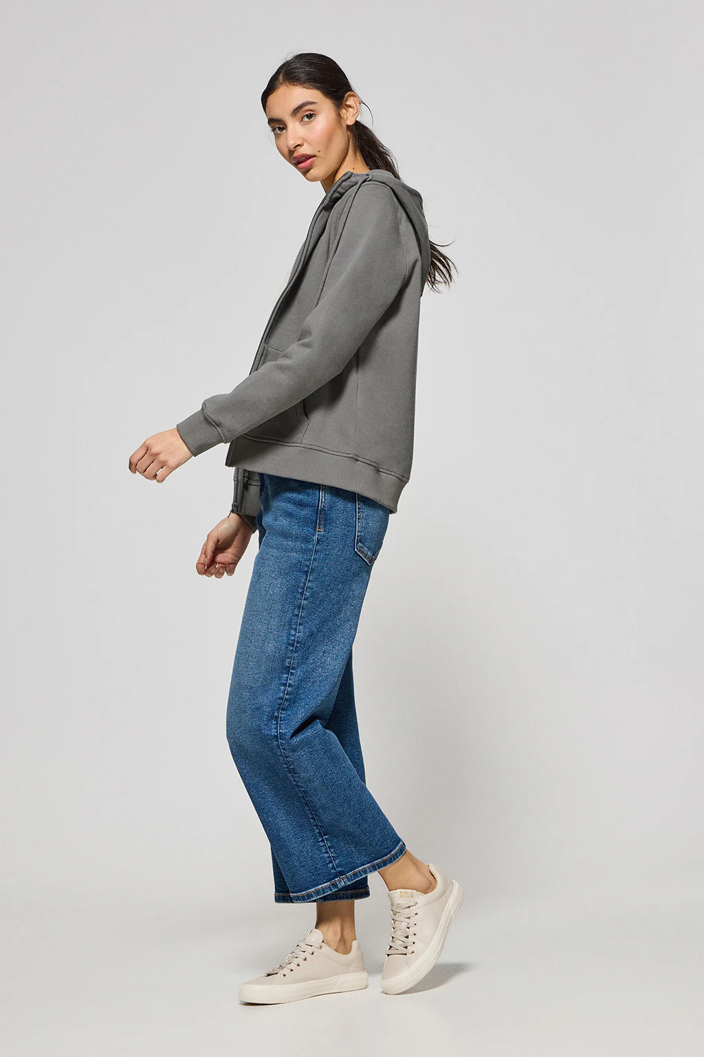 Sudadera gris asfalto de bolsillos con cremallera y capucha con bordado Rigby Go - Image 3