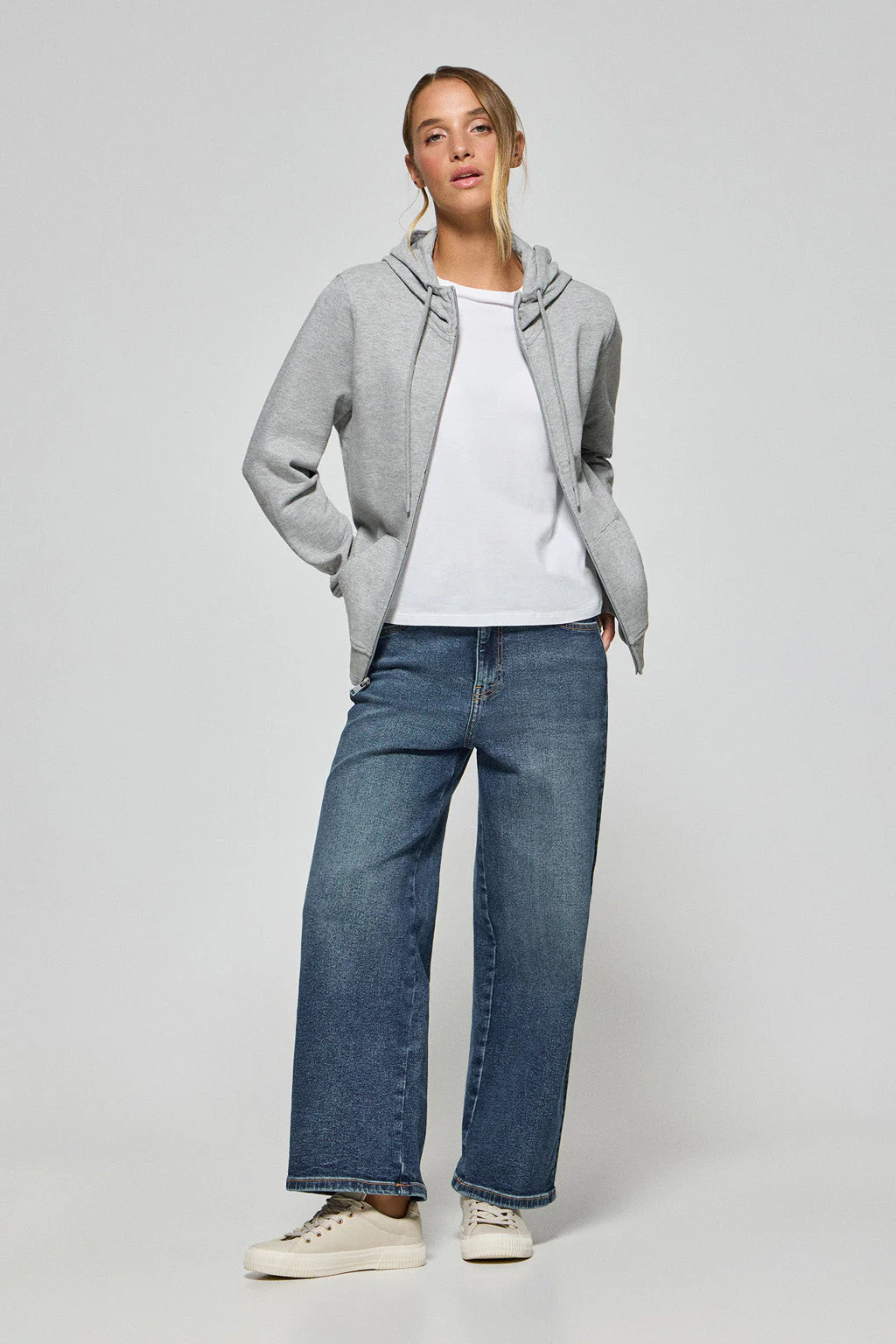 Sudadera gris vigoré de bolsillos con cremallera y capucha con bordado Rigby Go - Image 4