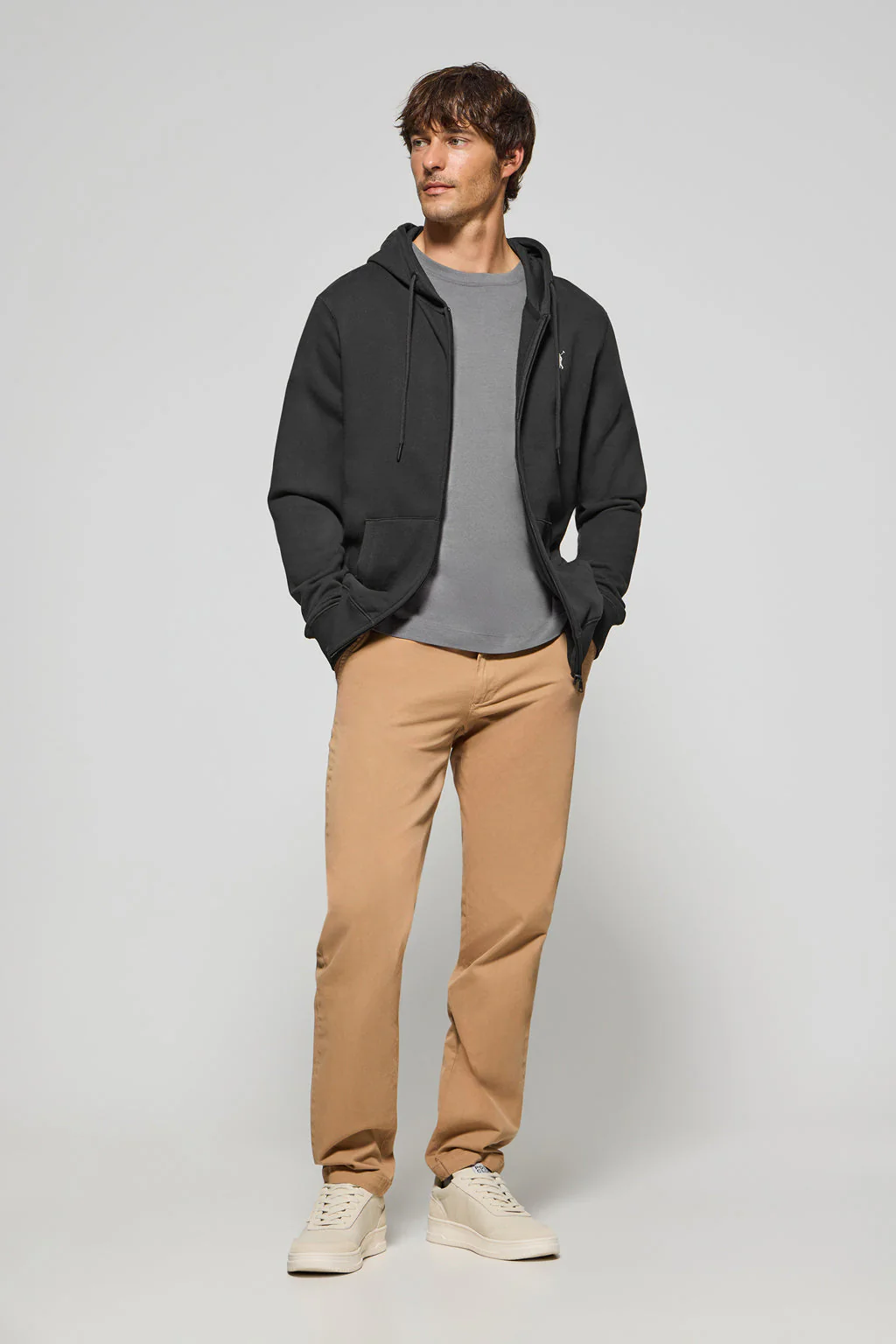 Sudadera negra de cremallera con capucha y logo Rigby Go - Image 3