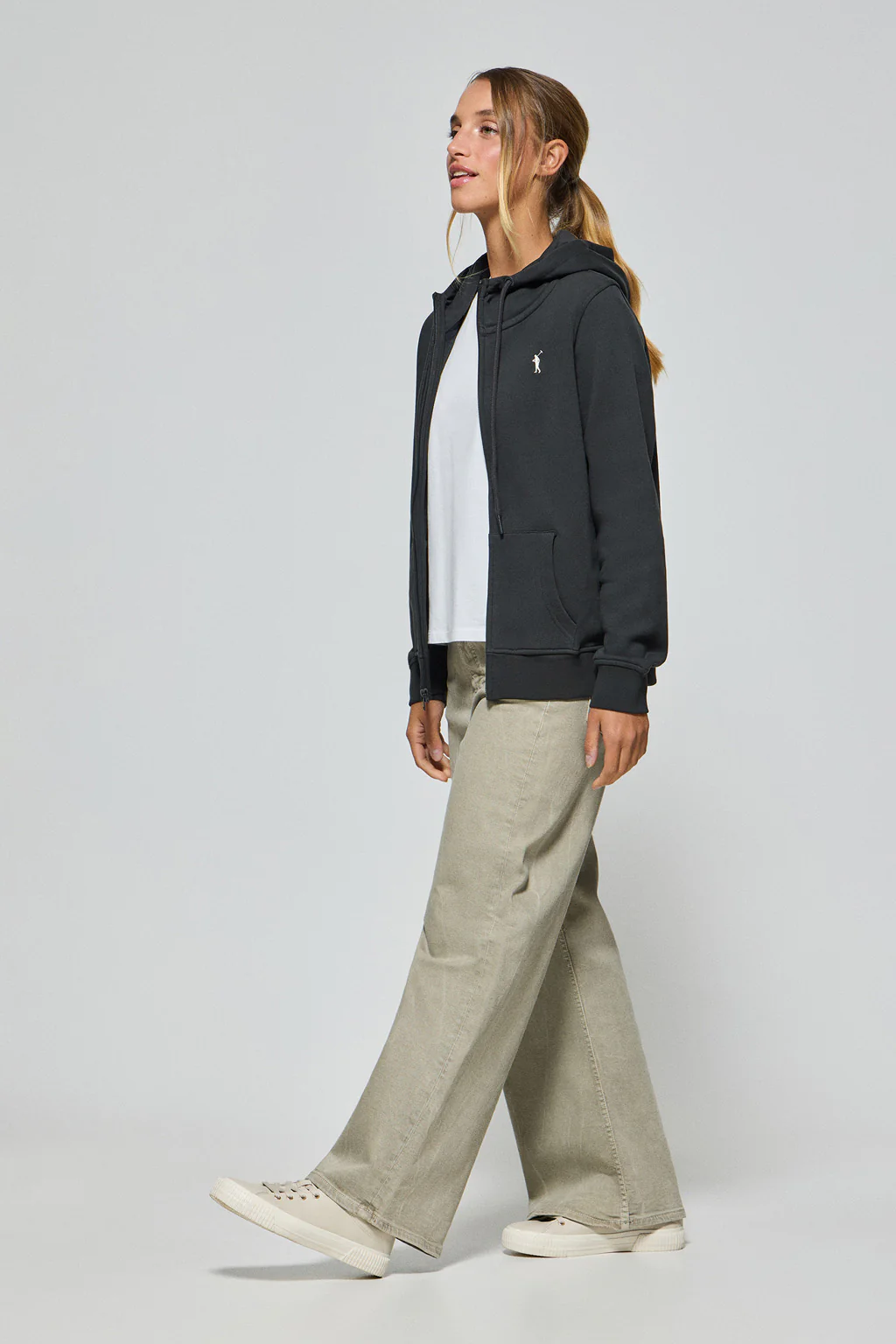 Sudadera negra de bolsillos con cremallera y capucha con bordado Rigby Go - Image 3