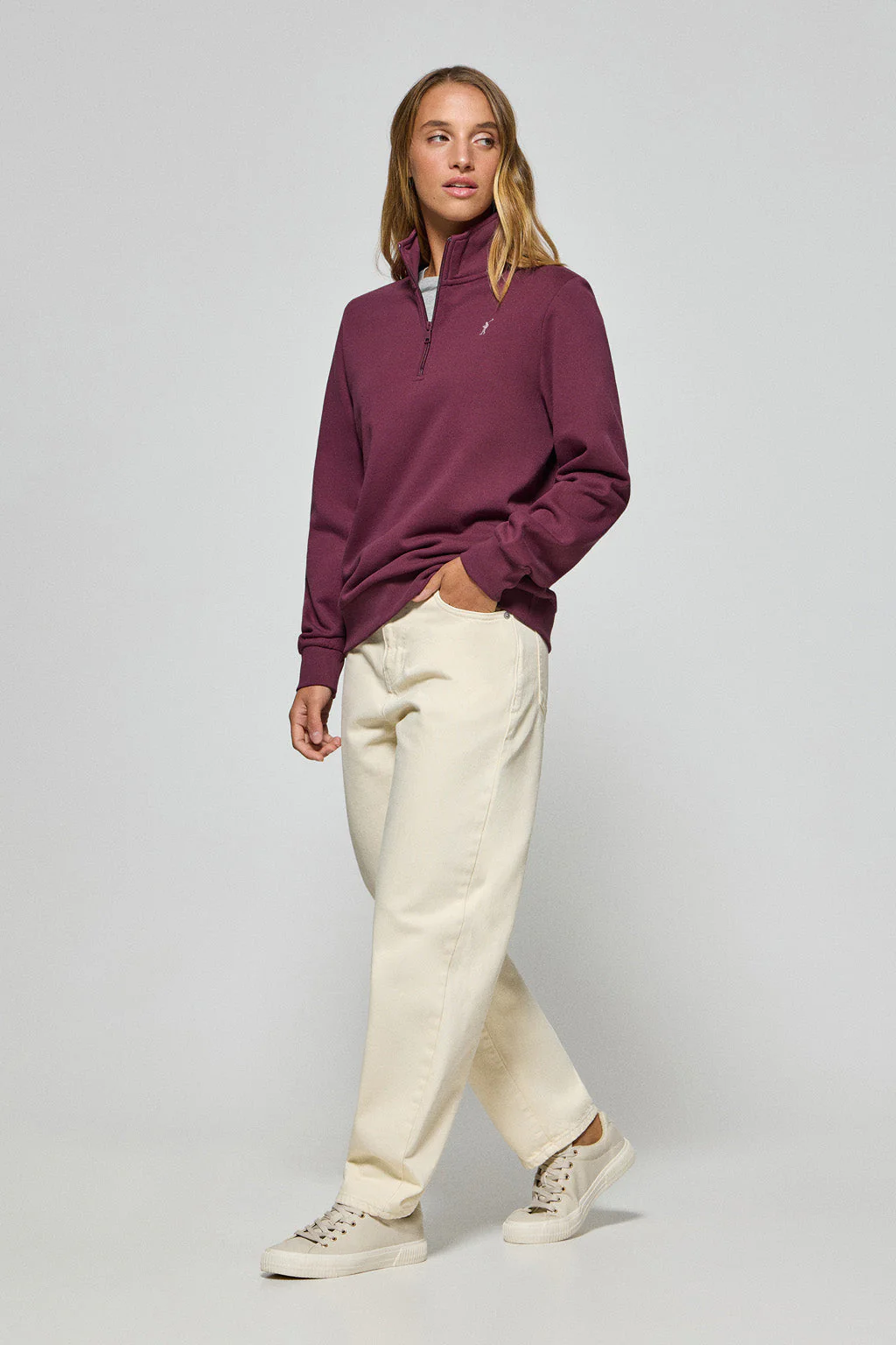Sudadera de media cremallera color ciruela con logo Rigby Go - Image 3