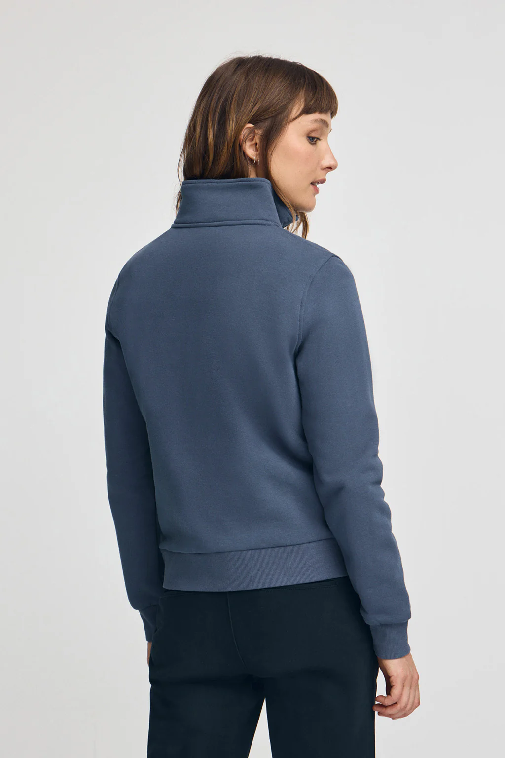 Sudadera azul denim con media cremallera y logo Rigby Go - Image 4