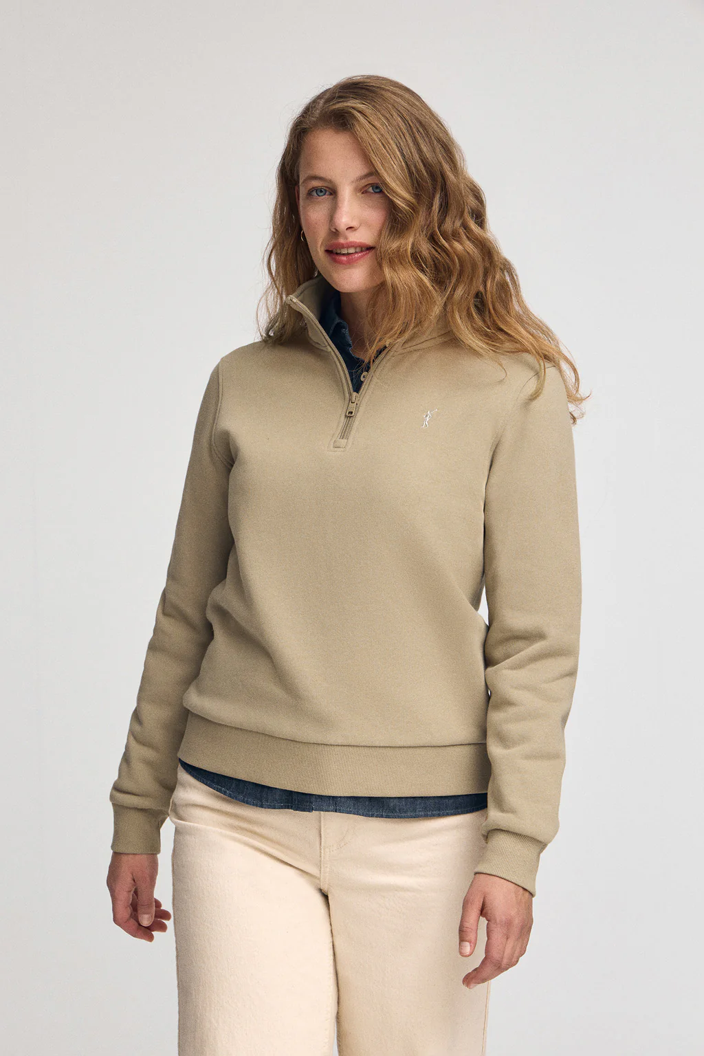 Sudadera marrón claro con media cremallera y logo Rigby Go