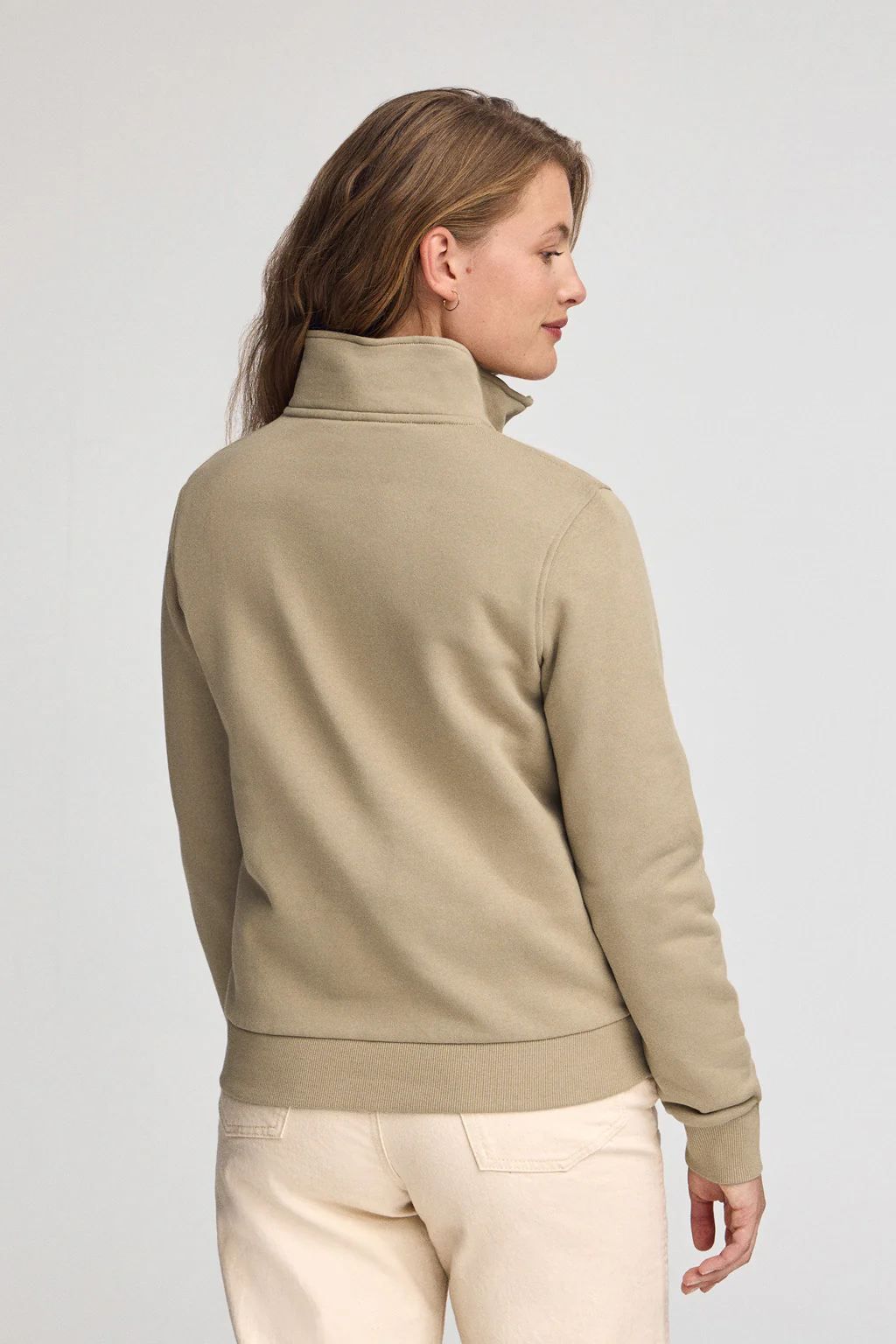 Sudadera marrón claro con media cremallera y logo Rigby Go - Image 4
