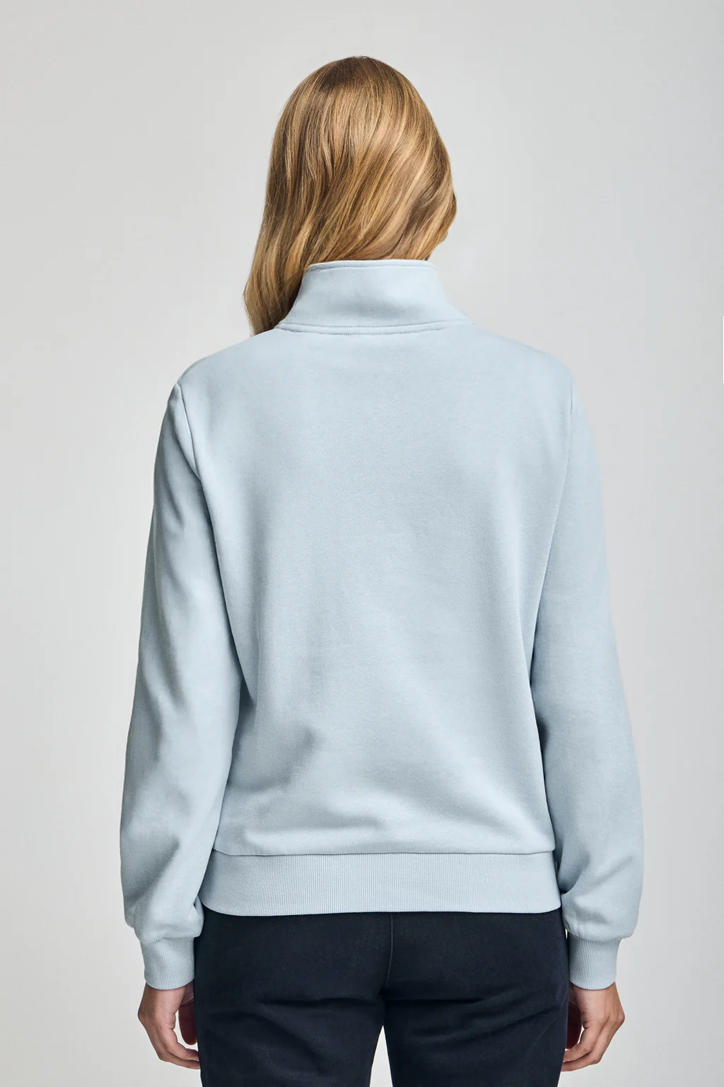 Sudadera azul claro de media cremallera y bordado Rigby Go - Image 2
