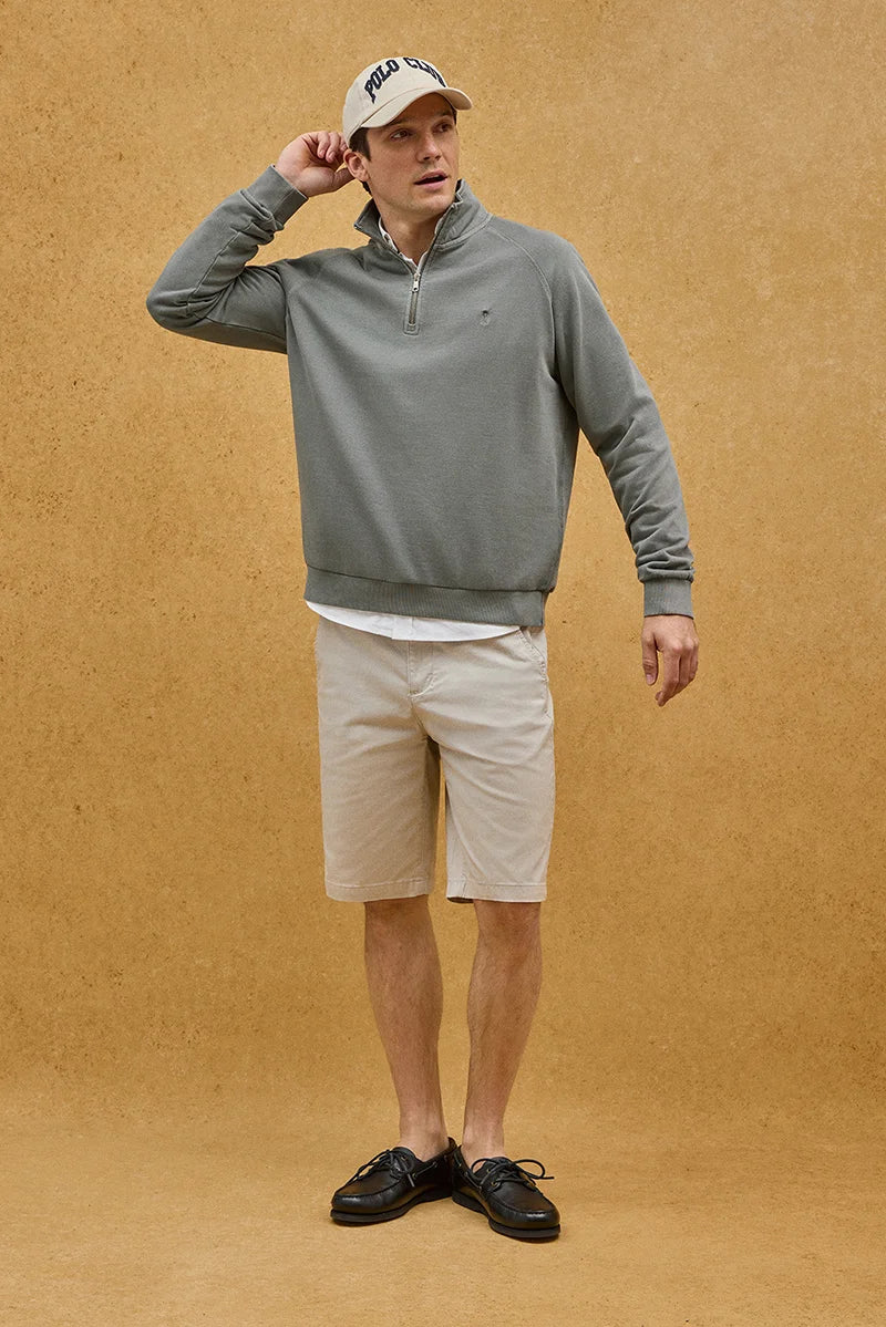 Sudadera color asfalto con cuello cremallera y bordado Rigby Go