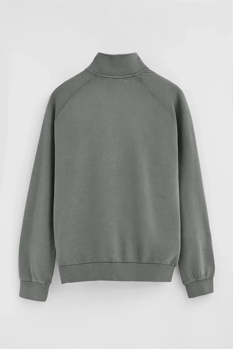 Sudadera color asfalto con cuello cremallera y bordado Rigby Go - Image 8
