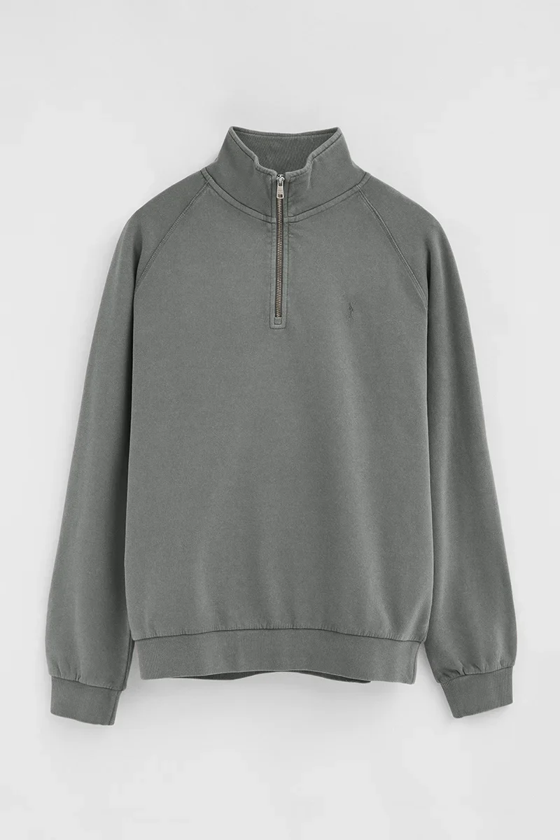 Sudadera color asfalto con cuello cremallera y bordado Rigby Go - Image 9