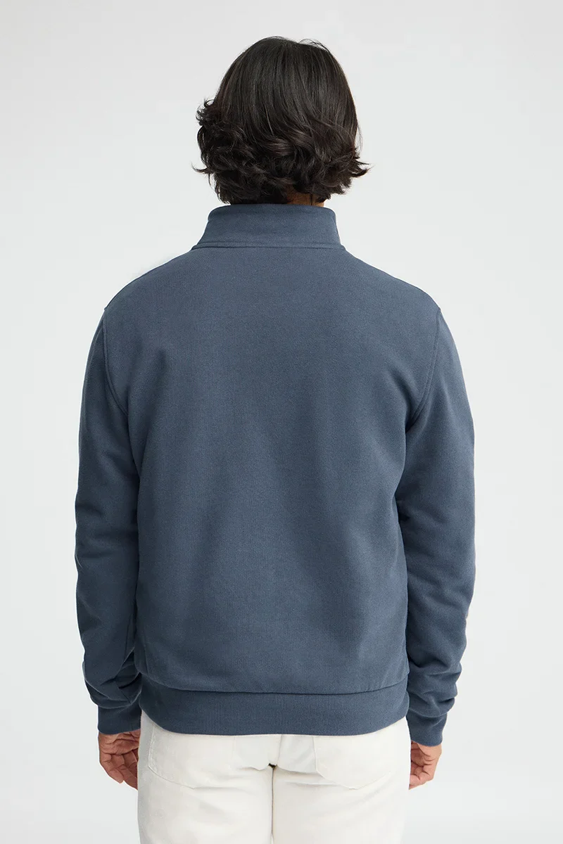 Sudadera azul denim de cuello alto con cremallera y bordado Rigby Go - Image 5