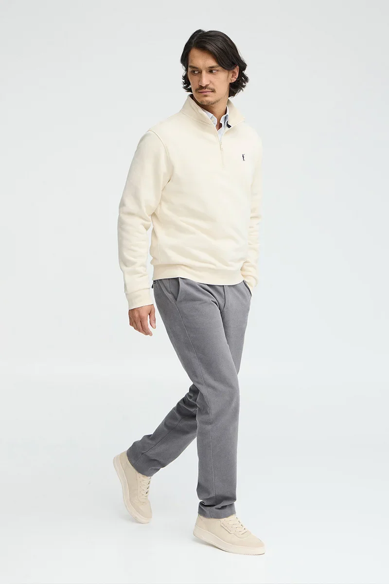 Sudadera color crudo de cuello alto con cremallera y bordado Rigby Go - Image 3