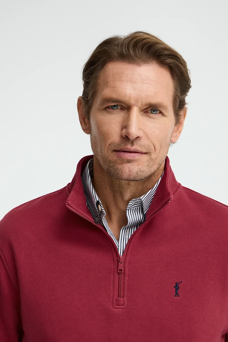 Sudadera rojo quemado de cuello alto con cremallera y bordado Rigby Go