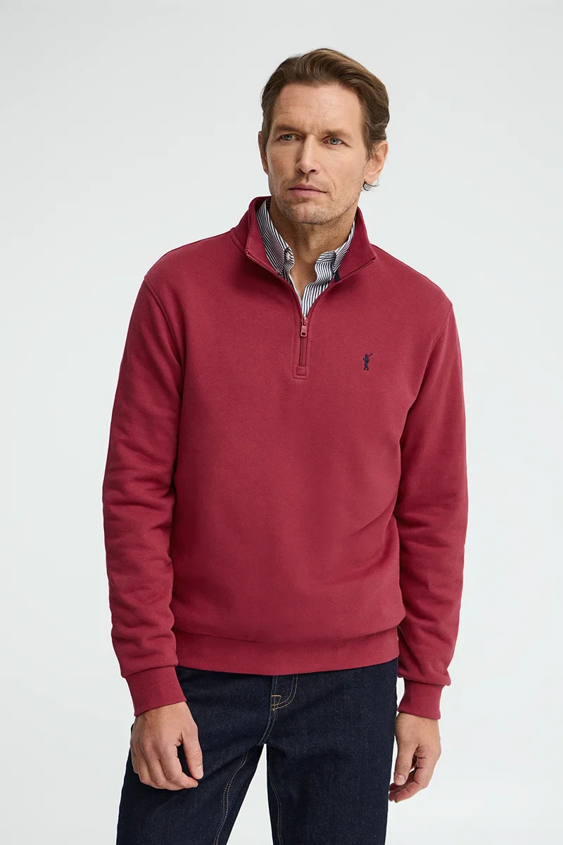 Sudadera rojo quemado de cuello alto con cremallera y bordado Rigby Go - Image 3