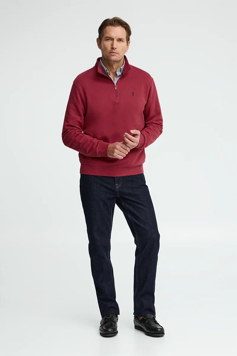 Sudadera rojo quemado de cuello alto con cremallera y bordado Rigby Go - Image 4