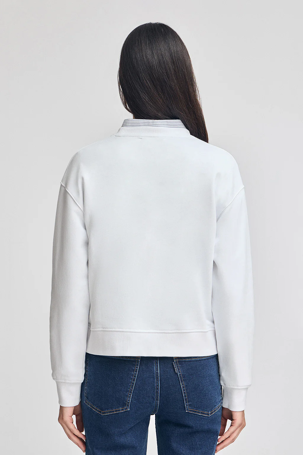 Sudadera blanca de cuello redondo y bordado Rigby Go - Image 4