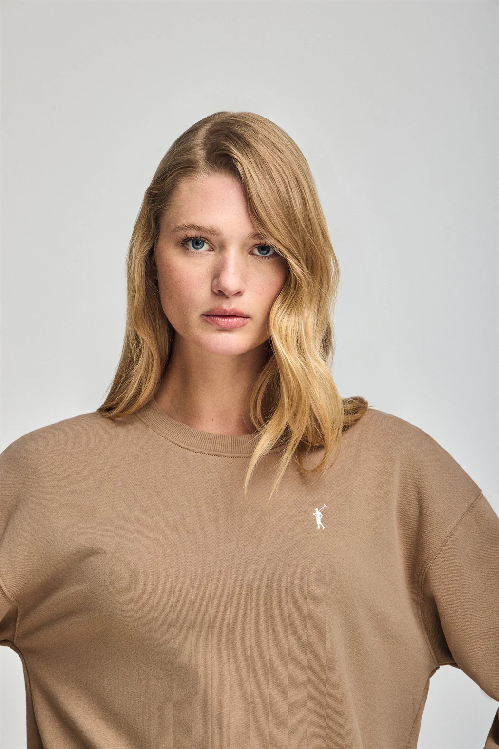 Sudadera marrón claro de cuello redondo y bordado Rigby Go - Image 2