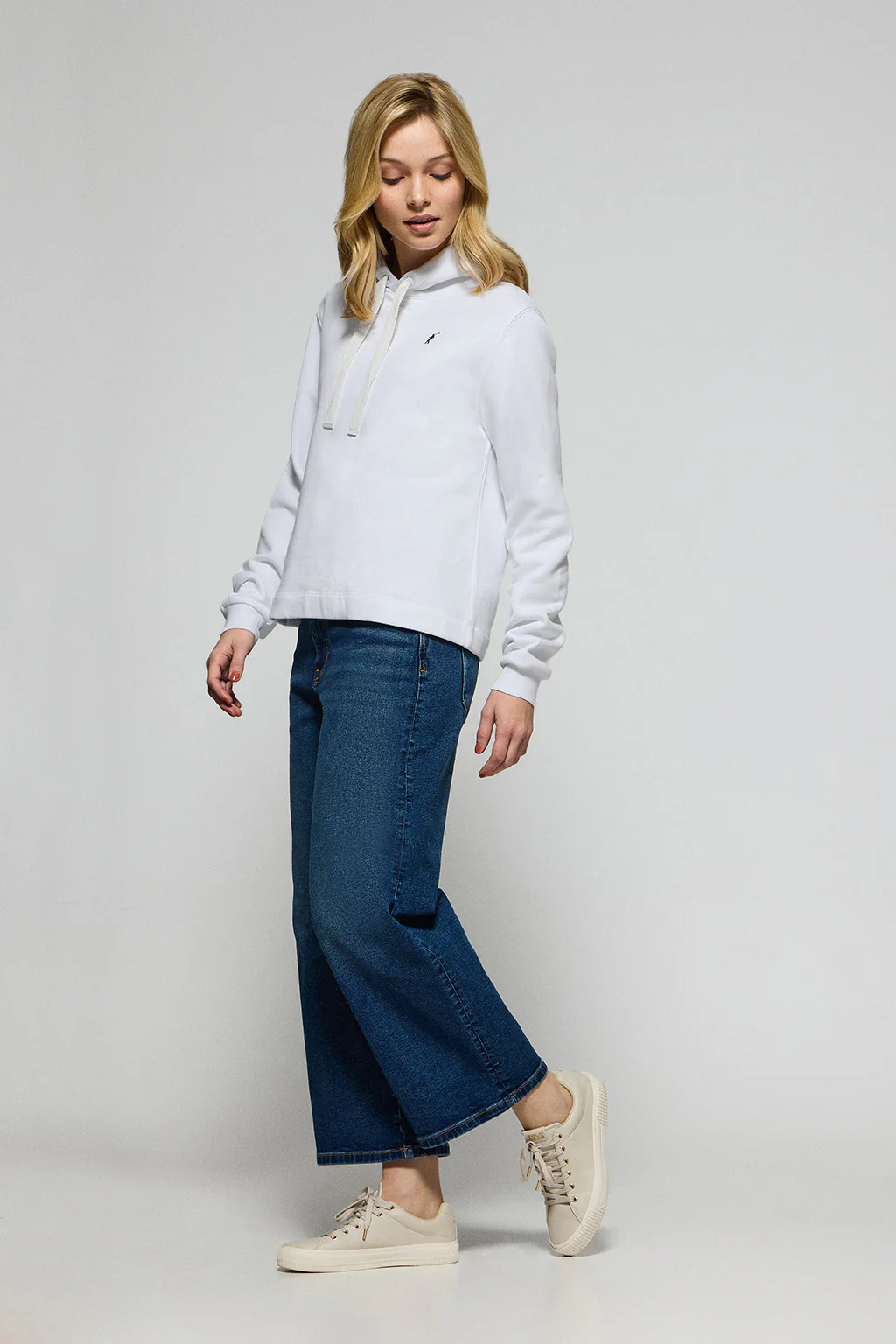 Sudadera con capucha blanca con logo bordado Rigby Go - Image 3