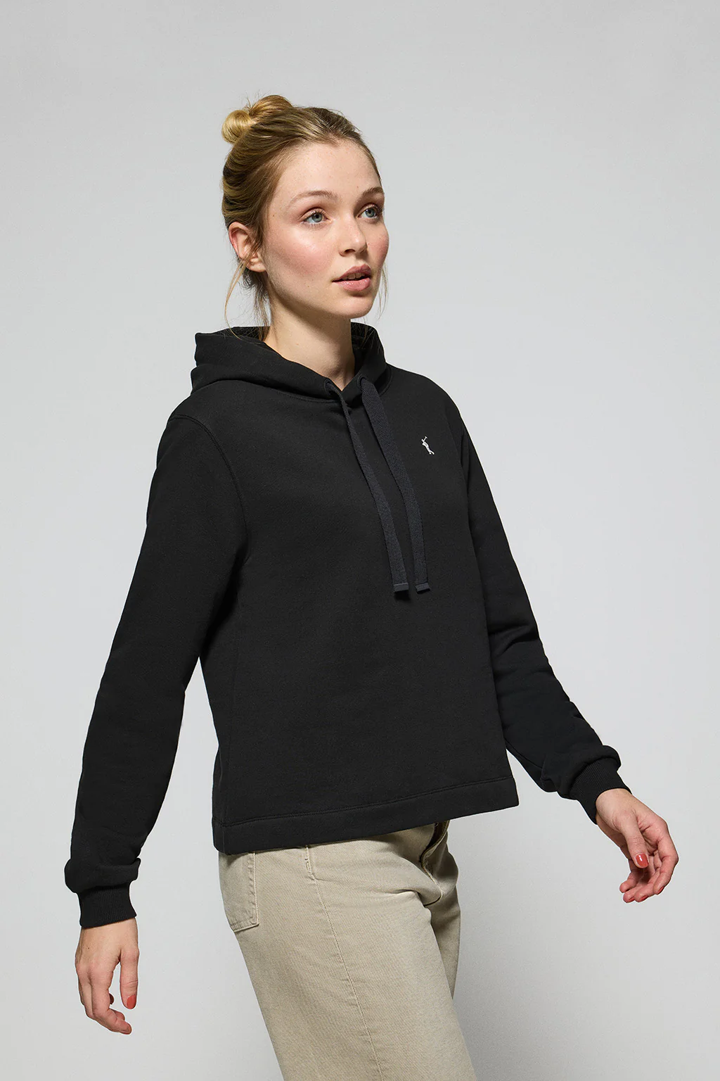 Sudadera con capucha negra con logo bordado Rigby Go