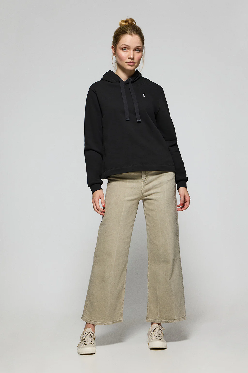 Sudadera con capucha negra con logo bordado Rigby Go - Image 3